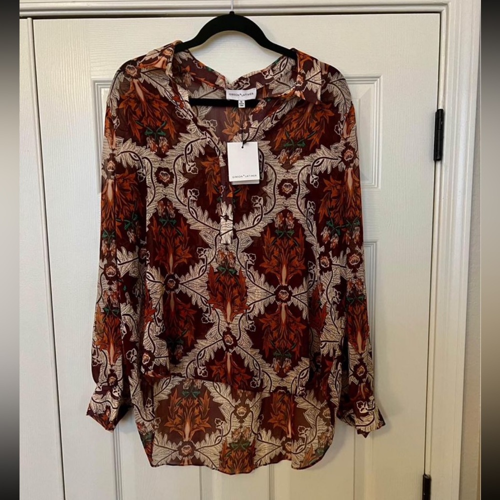 PRICE FIRM - NWT burgundy patterned blouse🍦